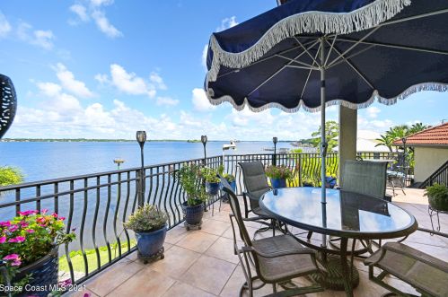 2255 Tropical Trl, Merritt Island FL 32952-4102 exterior