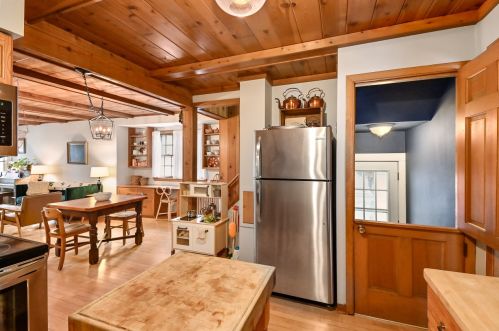 4929 Hollywood Ave, Milwaukee WI 53217-5935 exterior