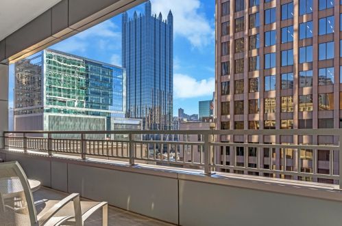 301 5th Ave, Pittsburgh PA  15222-2420 exterior