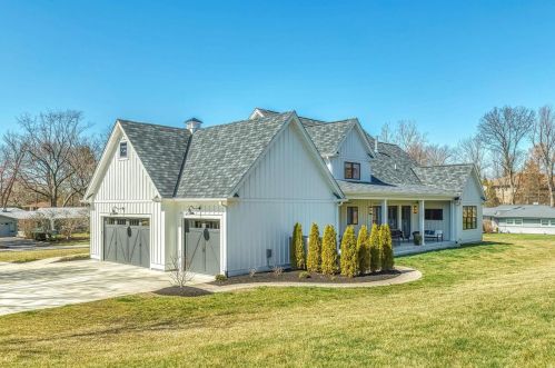 100 Ladue Meadows Ln, Saint Louis MO 63141-7503 exterior