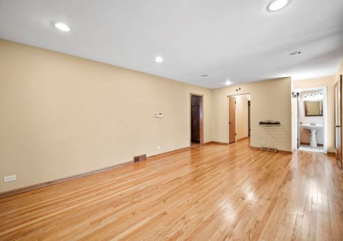 7619 Argyle St, Chicago IL 60640-3307 exterior