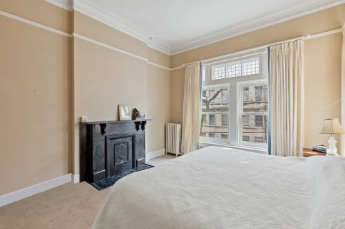 2206 Kenmore Ave, Chicago IL 60613-2916 exterior