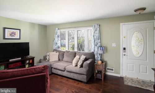 29 Soloff Dr, Trenton NJ 08610-4225 exterior