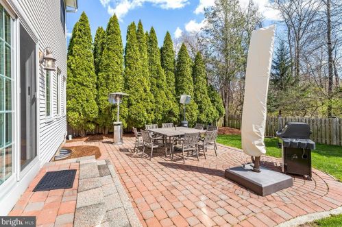 39 York Dr, Princeton NJ 08540-7946 exterior