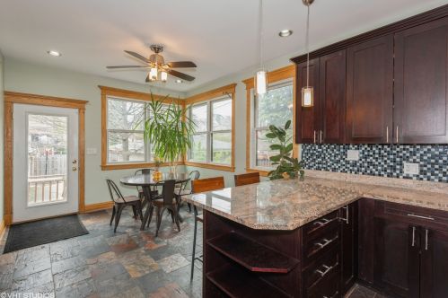 5210 Magnolia Ave, Chicago IL 60660-1405 exterior