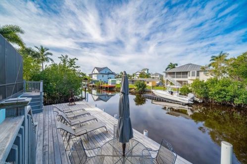 1283 Grand Canal Dr, Naples FL 34110-1506 exterior