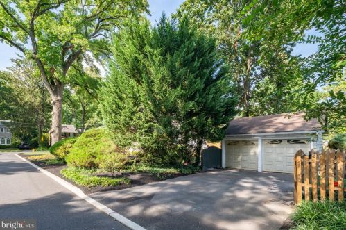 400 Beechwood Ave, Tavistock NJ 08033-1105 exterior