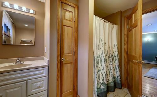 26 Chapel St, Milford CT 06460-7922 exterior