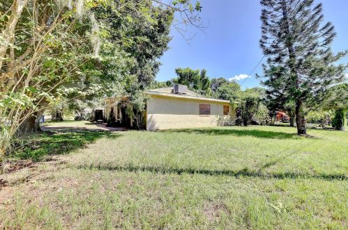 1405 Boston Ave, Fort Pierce FL 34950-3995 exterior