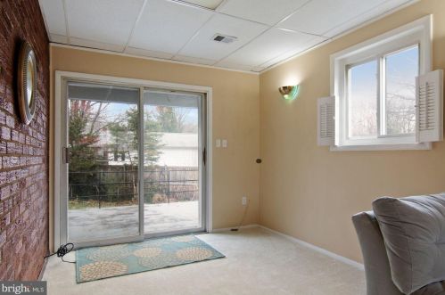 6662 Kings Hwy, Alexandria VA 22306-1506 exterior