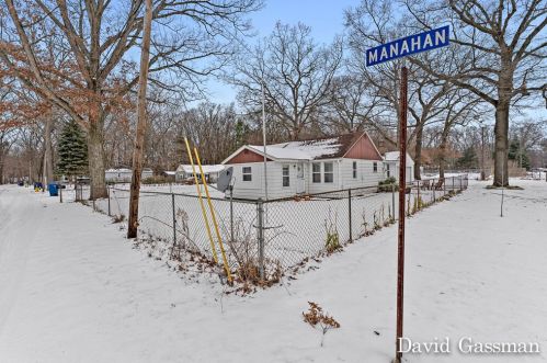 2386 Manahan Ave, Meskegon MI 49444-2666 exterior