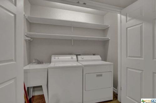 9335 Gloxinia Dr, San Antonio TX 78266-2530 exterior