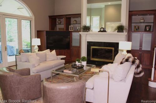 3586 Walnut Brk Dr, Rochester MI 48309-4065 exterior