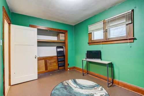 5946 40th St, Milwaukee WI  53209-3923 exterior