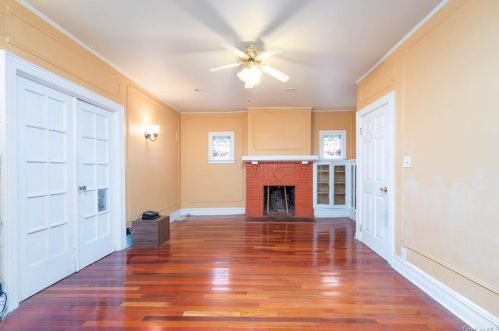 601 226 St, Bronx NY 10466-3932 exterior