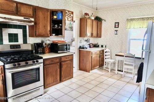 225 Cedar St, Oakhurst NJ 07755-1509 exterior