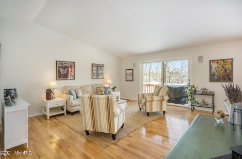 2484 Knapp St, Grand Rapids MI 49505-4417 exterior