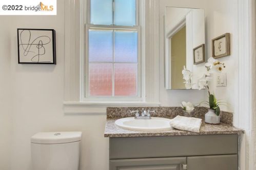 1522 Harmon St, Berkeley CA 94703-2415 exterior