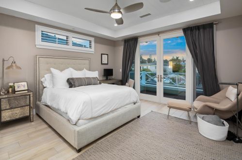 712 Ave, San Diego CA 92118-1716 exterior