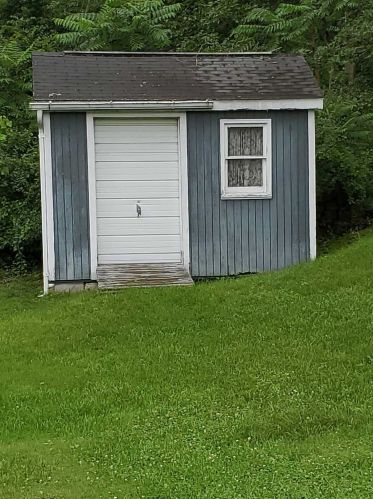 10 Idlewild Dr, Poughkeepsie NY 12601-6600 exterior