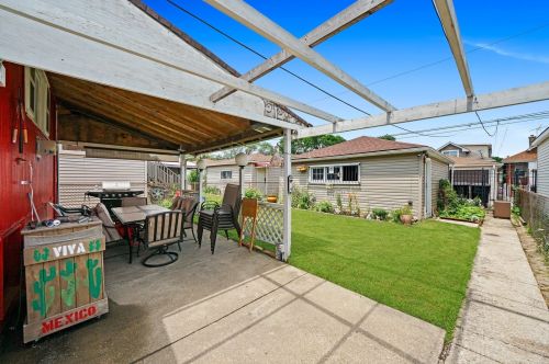 5238 Nelson St, Chicago IL 60657-3042 exterior