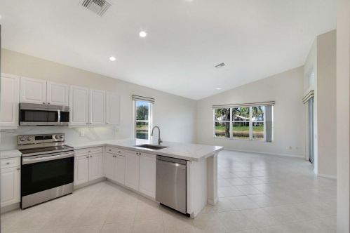 7303 Lahana Cir, Boynton Beach FL 33437-7174 exterior