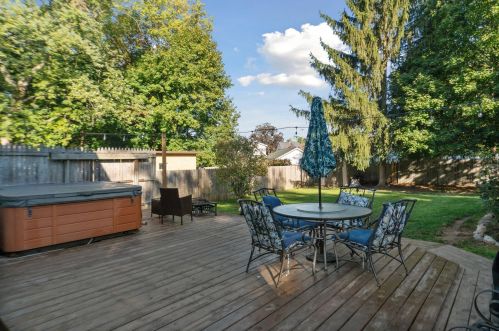 203 Oak Grv Ave, Kalamazoo MI 49004-1306 exterior