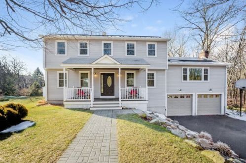 18 Pioneer Dr, Springfield, MA 01106-2806