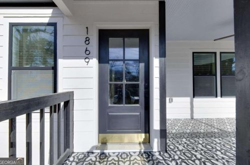 1869 Chapman Ave, Atlanta GA  30344-4657 exterior