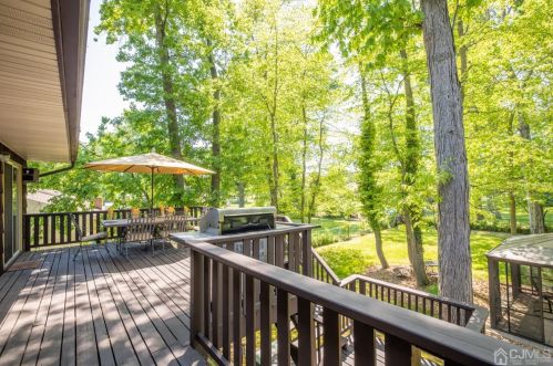 2350 Plainfield Ave, Piscataway NJ 08854-4045 exterior