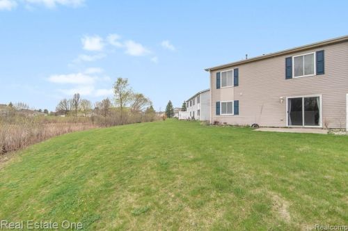 9527 Greenfield Ct, Grand Blanc MI  48439-8077 exterior