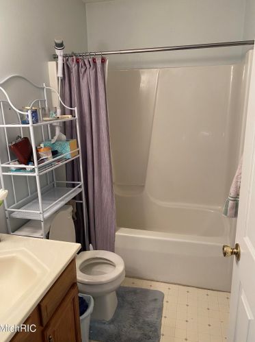 8666 Mdw Ln, Berrien Springs MI 49103-1425 exterior