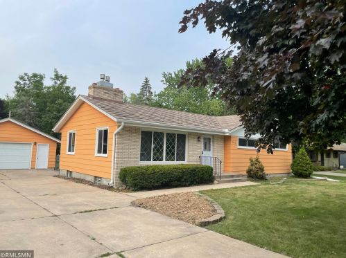 845 Cannon Ave, Saint Paul, MN 55126-3831