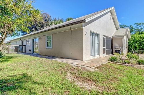 1364 Cypress Wood Dr, Naples FL 34103-3869 exterior