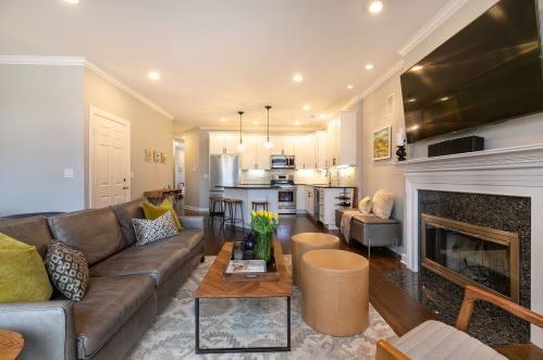 3806 Damen Ave, Chicago, IL 60618-3904