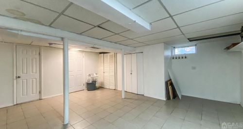 295 Mckinley Ave, Edison NJ 08820-1623 exterior