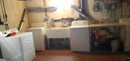 624 Borbeck Ave, Philadelphia PA 19111-3104 exterior