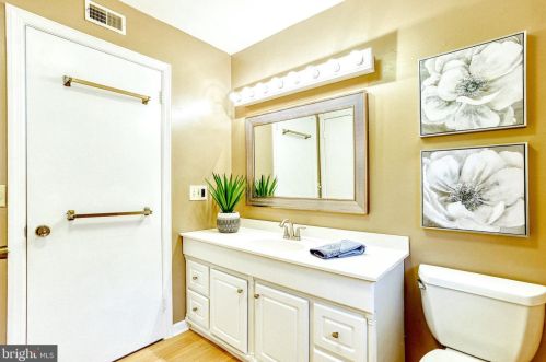 901 Rhue Haus Ln, Hummelstown PA 17036-9747 exterior