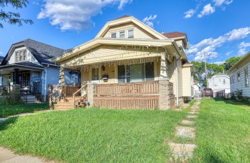 2554 20th St, Milwaukee, WI 53215-3014