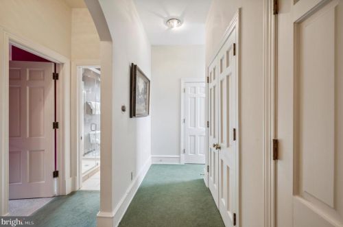 24 Lakewood Dr, Media PA 19063-1807 exterior