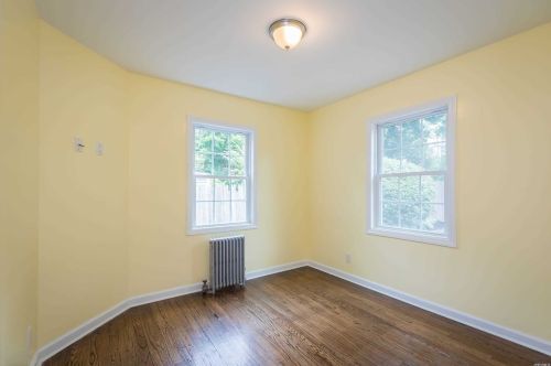 34 7 Ave, Huntington Station NY 11746-2208 exterior