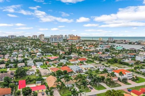 522 100th Ave, Naples, FL 34108-2236