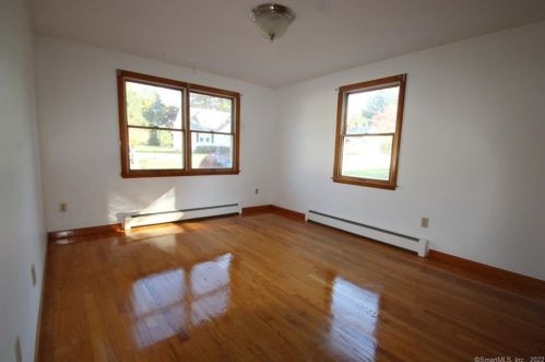 18 Earl St, Manchester CT  06040-4336 exterior