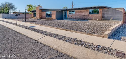 8901 Mcclellan St, Tucson AZ  85710-4420 exterior