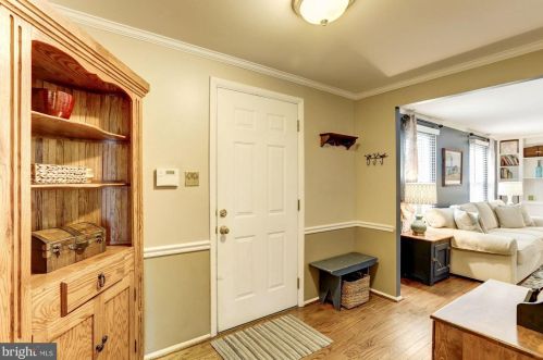 15801 Anamosa Dr, Rockville, MD 20855-2612