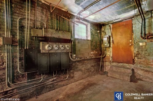 6829 Paxton Ave, Chicago IL 60649-3212 exterior