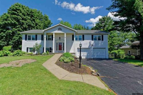 1322 Fox Hollow Rd, Schenectady, NY 12309-2527