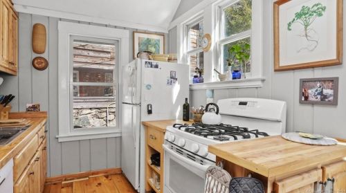 593 Roosevelt Dr, Seymour CT 06478-1739 exterior