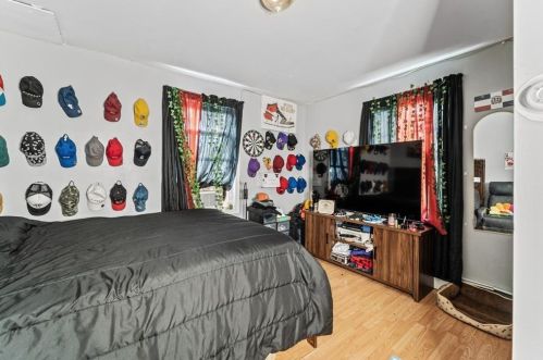 91 Peace St, Providence RI 02907-1550 exterior