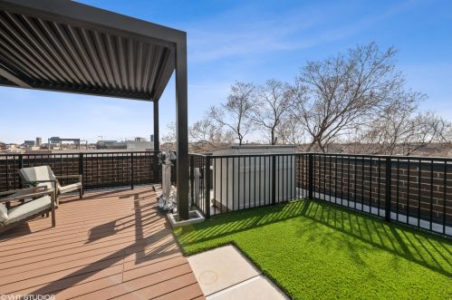 742 Ada St, Chicago IL  60642-5730 exterior